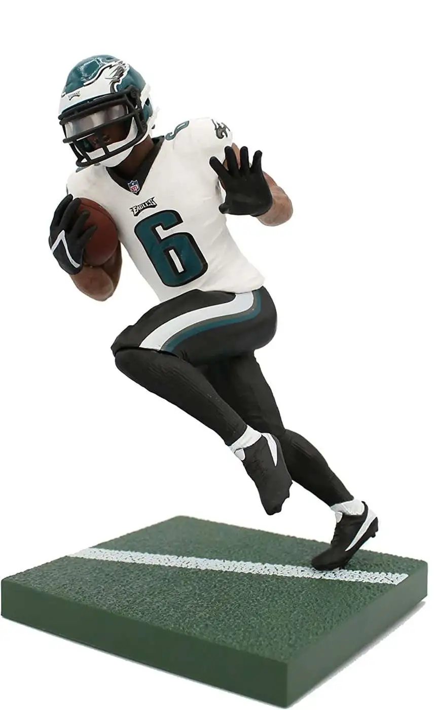 NFL Philadelphia Eagles Football Jalen Hurts Action Figure White Jersey,  Chase Version Imports Dragon - ToyWiz