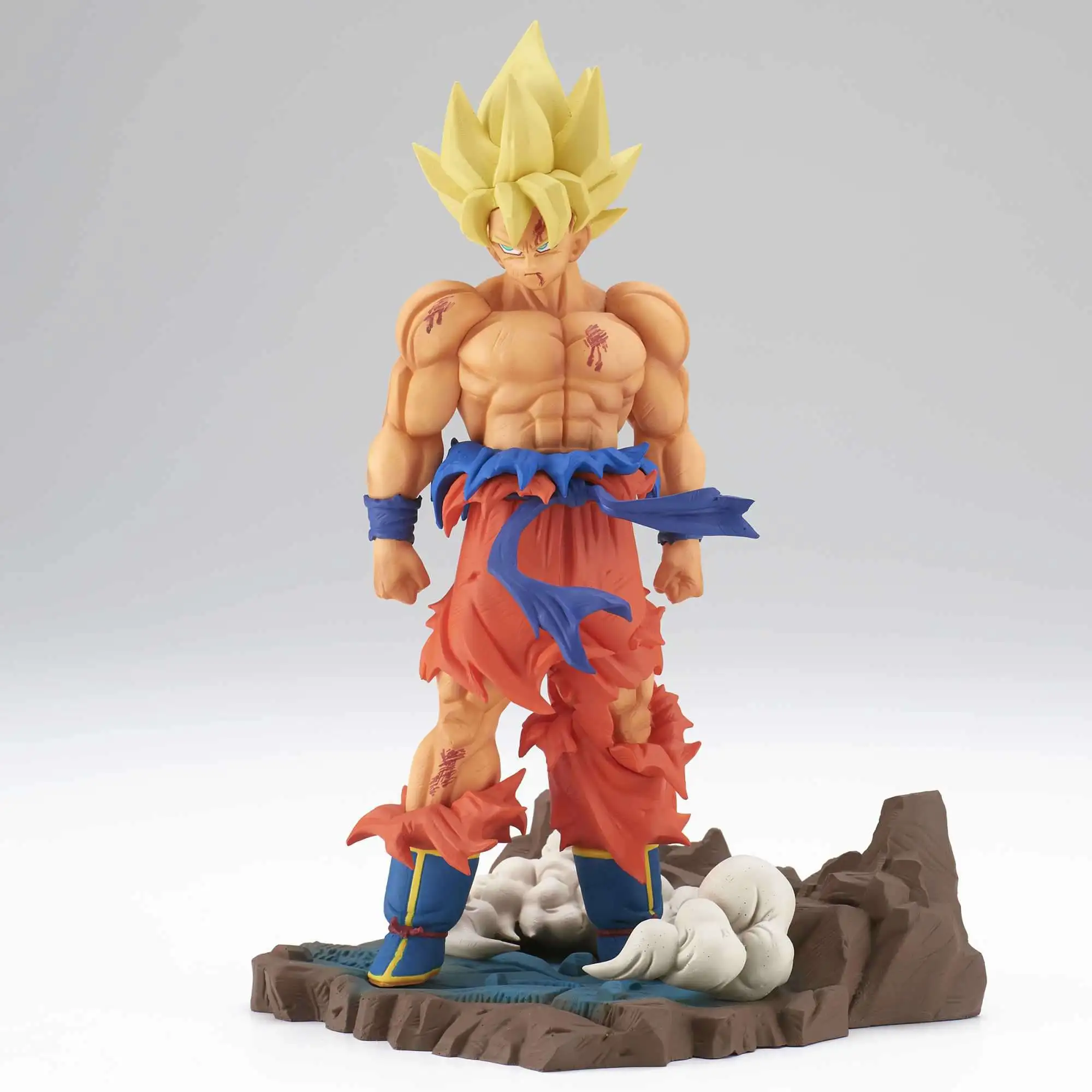 Banpresto Super Saiyajin Son Goku: ~ 20 cm Dragonball Z x Sangue dos  Saiyajins ~ Estatueta + 1 pacote oficial de cartas colecionáveis de  Dragonball (38747)