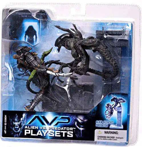 McFarlane Toys Alien vs Predator Alien vs. Predator Movie Playsets Alien Attacks Predator Action Figure Set