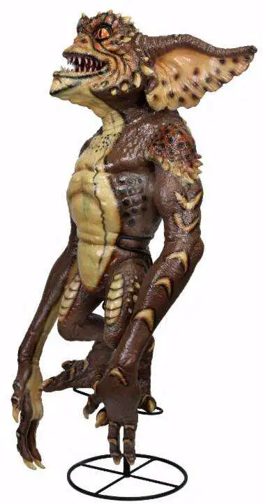 NECA Gremlins Gremlin 30 Prop Replica Stunt Puppet Brown - ToyWiz