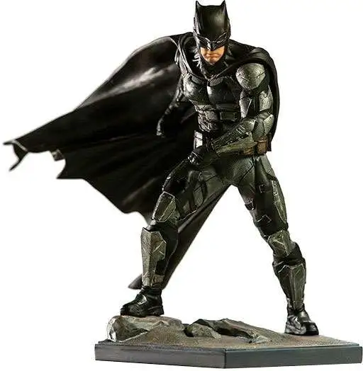 DC Justice League Batman 110 Statue Iron Studios - ToyWiz