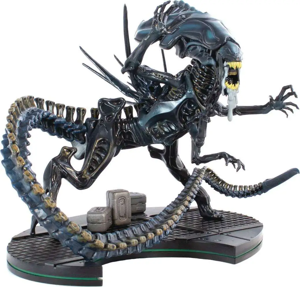 Alien Queen Action Figure Aliens vs Predator Xenomorph AVP 7" PVC Model Statue 