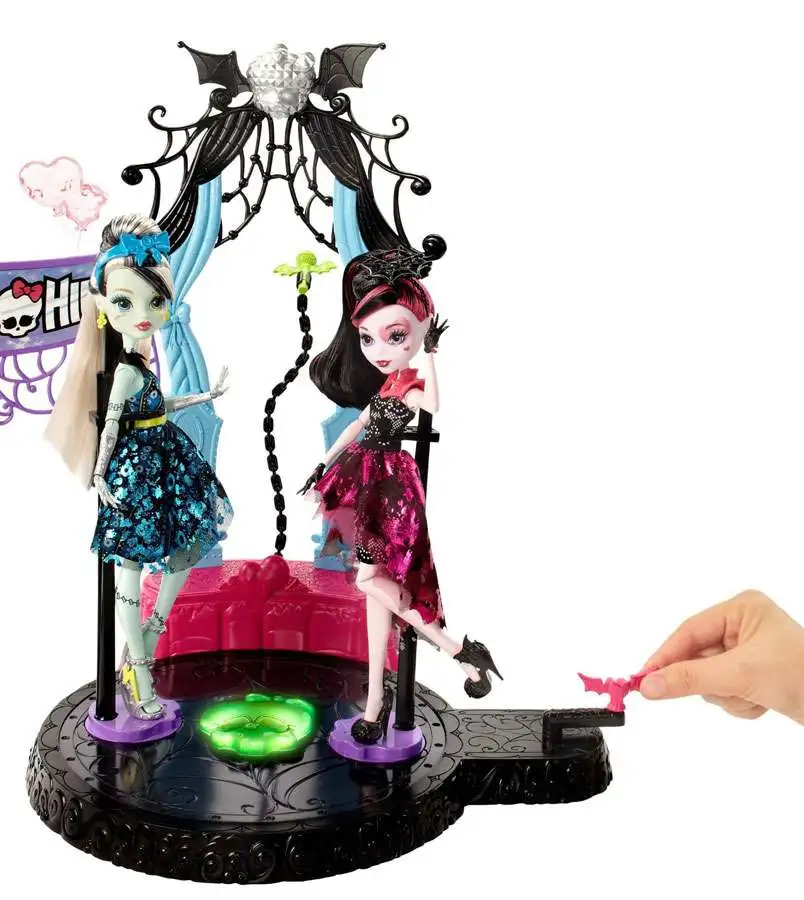 Monster High vs. Bratzillaz Playset Showdown