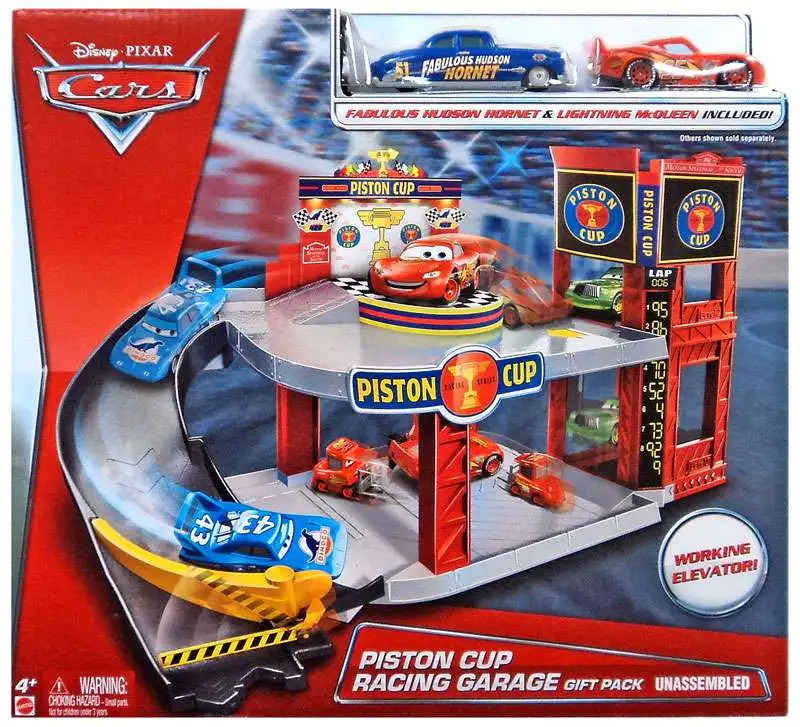Disney Pixar CARS 3 Toy Playset PISTON CUP RACING GARAGE with Lightning McQueen 