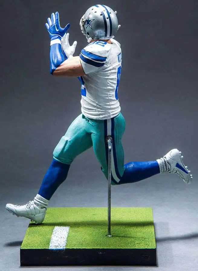 : Dallas Cowboys Ezekiel Elliott Madden Figure : Sports & Outdoors