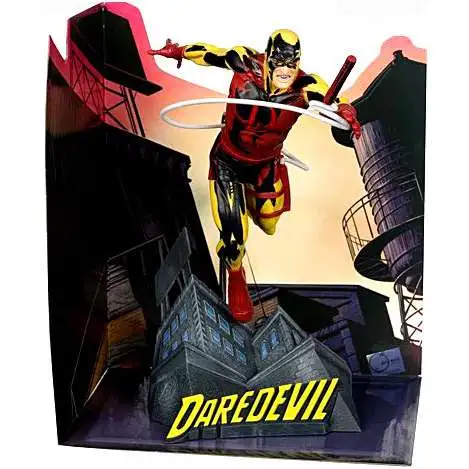 McFarlane Toys Marvel Daredevil Posed Figure with Scene [Daredevil #600, Platinum Edition Chase Version]