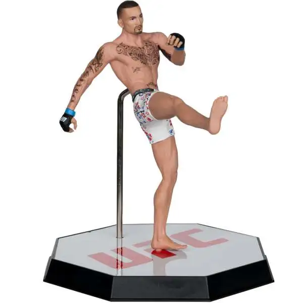 McFarlane Toys UFC Gold Label Collection Max Holloway 7-Inch Posed Figure [Digital Collectible]