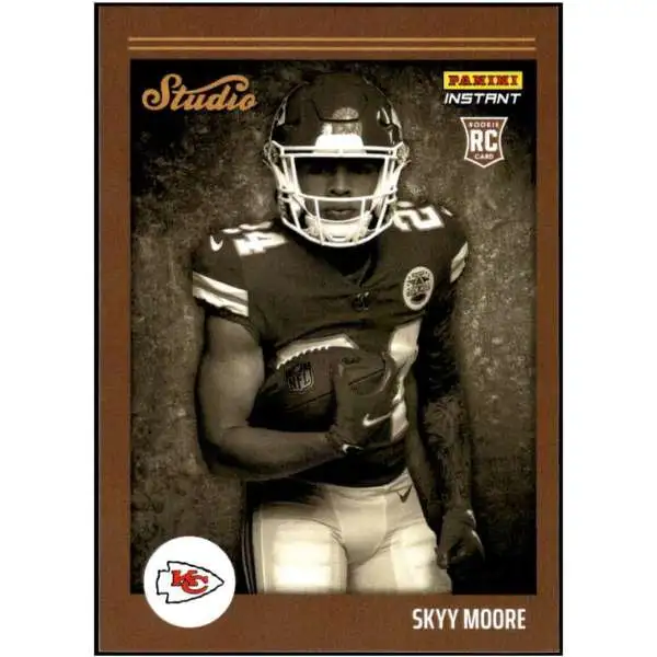 Skyy Moore 2022 Panini Phoenix Green Lazer Refractor Rookie Card