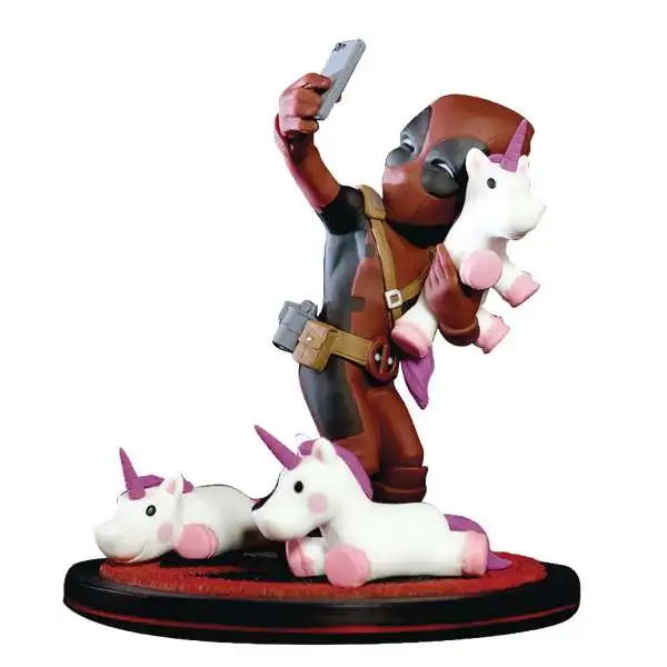 Marvel Q-Fig Deadpool Unicorn Selfie 4-Inch Diorama Figure