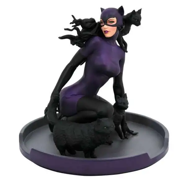 DC Catwoman 9-Inch Gallery PVC Statue [90's Comic Version]