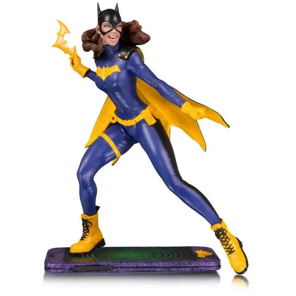 DC Core Batgirl 9-Inch Collectible PVC Statue