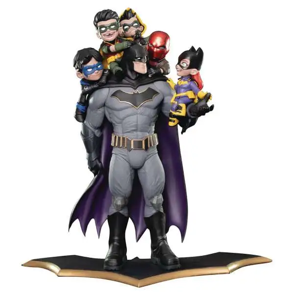DC Q-Master Batman & Family 15-Inch Diorama Figure