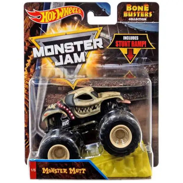 Hot Wheels Monster Trucks Creature 3-Pack of 1:64 Scale Shark Wreak  Piran-ahh & Mega Wrex, 1 - Pay Less Super Markets
