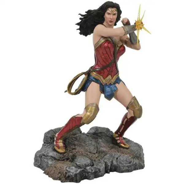 DC Justice League Wonder Woman 9-Inch Gallery PVC Statue [Amazonian Bracelets]