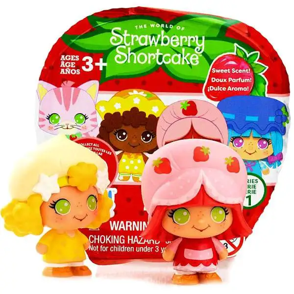 Strawberry Shortcake CheeBee Micro Figure 1.5-Inch Mystery Pack [2 RANDOM Figures]