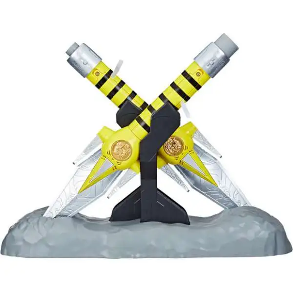 Power Rangers Mighty Morphin Lightning Collection Yellow Ranger 6-Inch Power Daggers